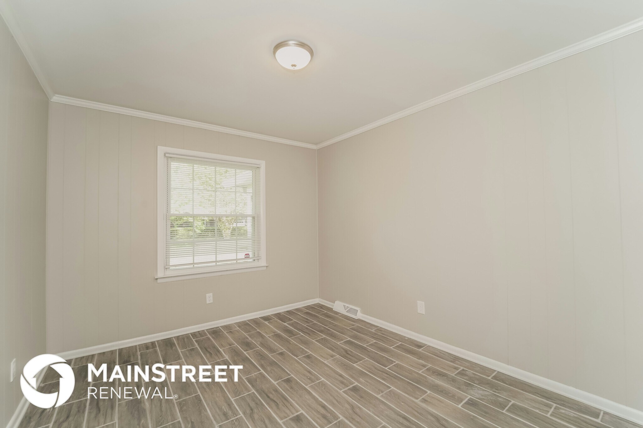 Building Photo - 5815 Mallard Dr S