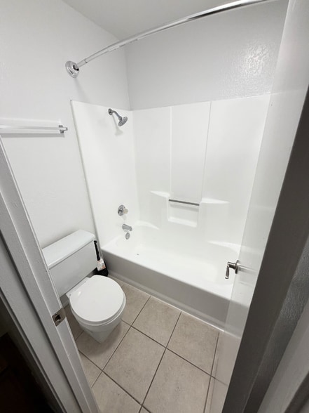 Building Photo - 510 Silverwood Ave