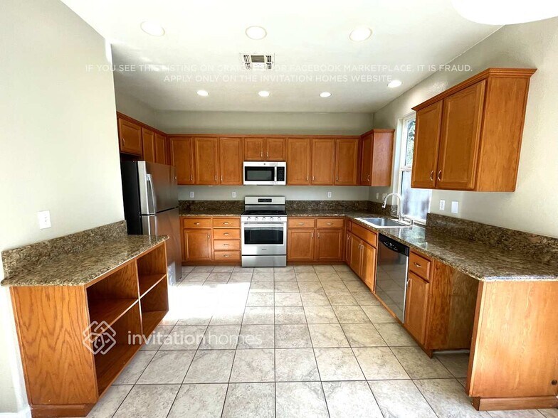Building Photo - 5134 Rowe Dr