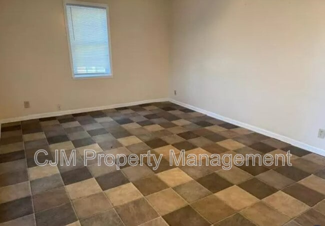 Building Photo - 569 E Main St