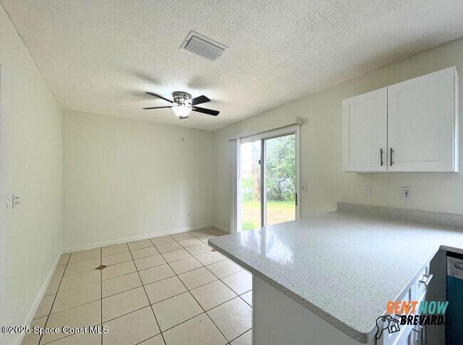 Building Photo - 601 7 Gables Cir SE