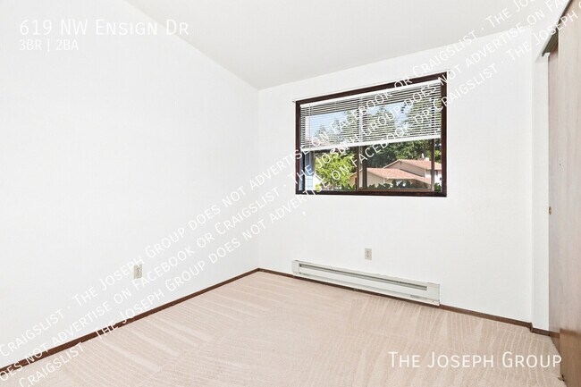 Building Photo - 619 NW Ensign Dr