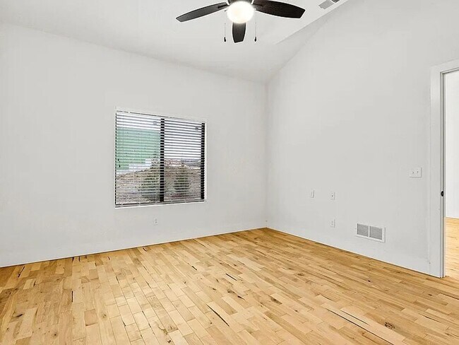 Building Photo - 100-102 Amberwood Ct