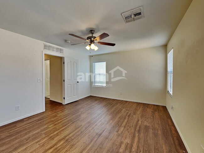 Building Photo - 8850 E Posada Ave