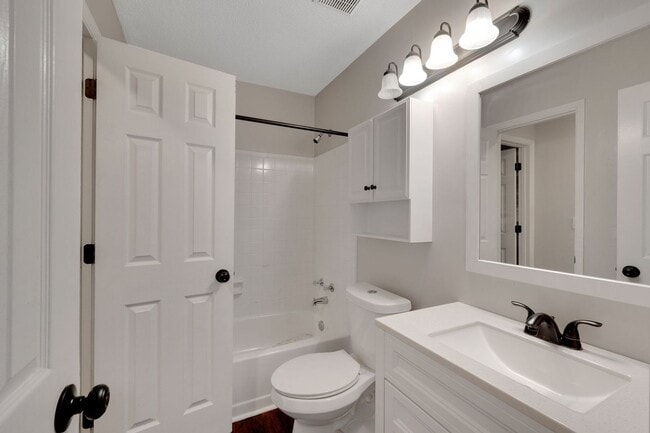 Building Photo - Charming 2BR Condo in Alpharetta
