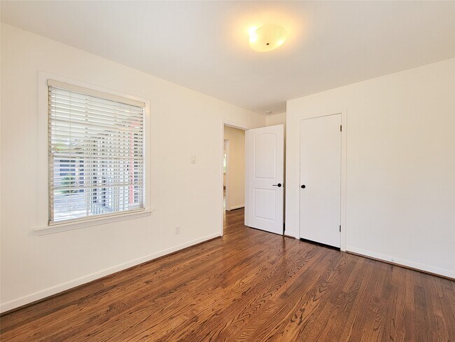 Building Photo - 9506 Vogue Ln