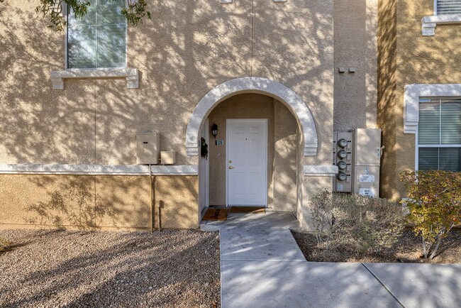 Primary Photo - GREAT 2 BEDROOM CONDO IN THE SW - GATED CO...