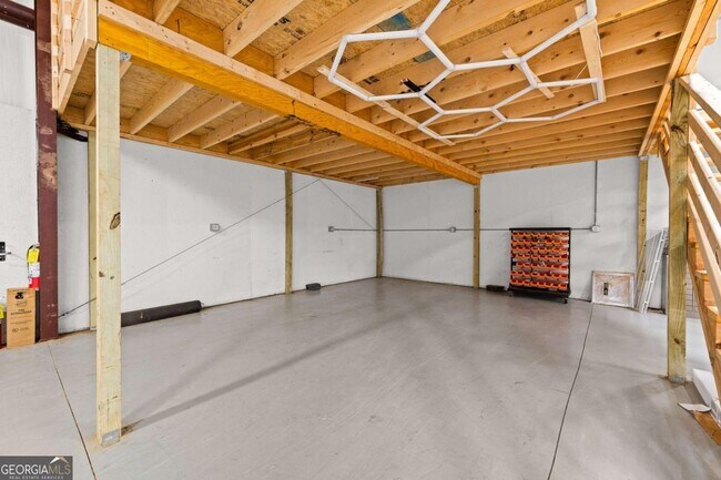 Building Photo - 221 Columbus Dr
