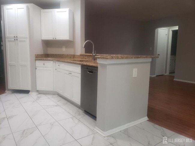 Building Photo - 5032 Beech Ct