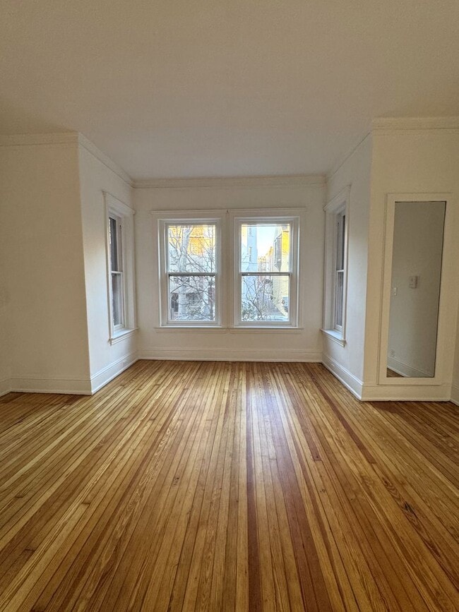Building Photo - Centrally Located Renovated Large 1BR/1BA in Historic Dupont Circle Row House