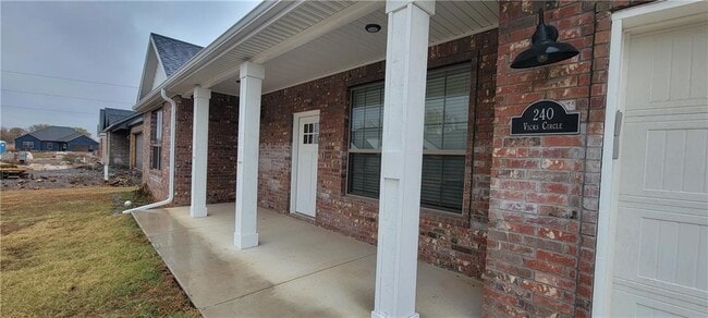 Building Photo - 240 Vicks Cir