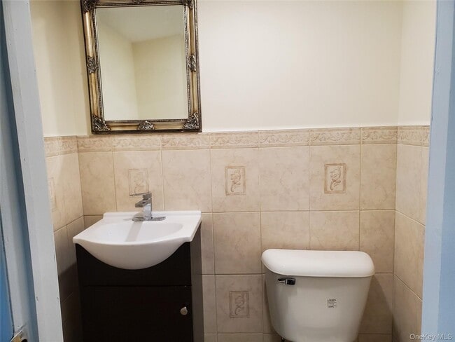 Building Photo - 30 Jervis Ave