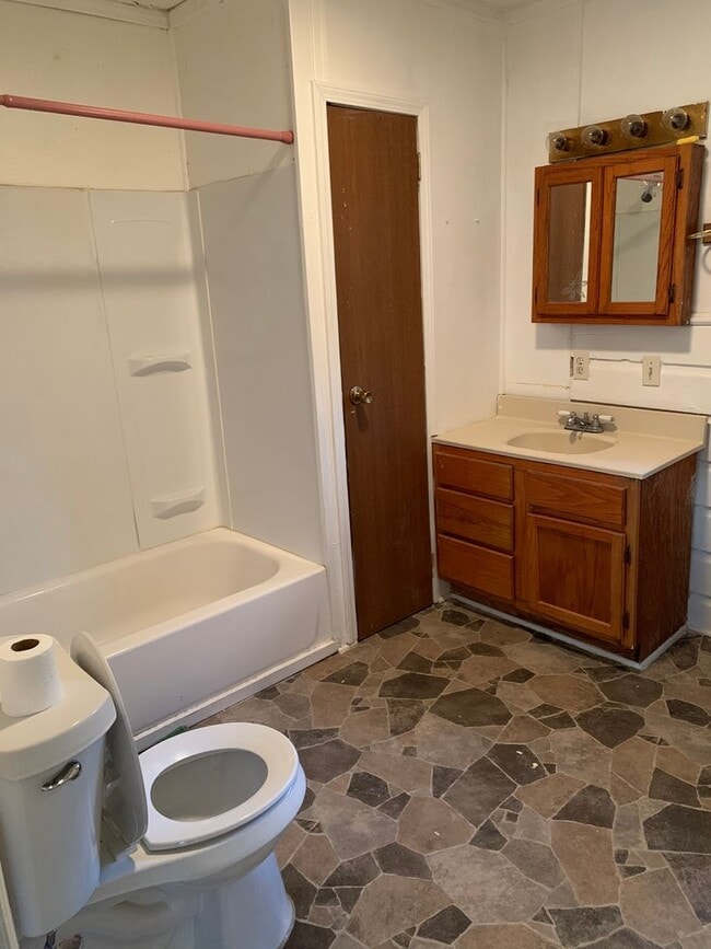 Building Photo - Two Bedroom Home for Rent!