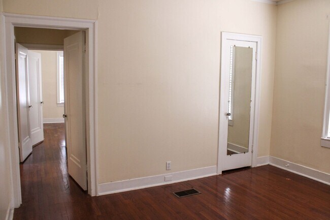 Building Photo - 2 BEDROOM - MONTE VISTA