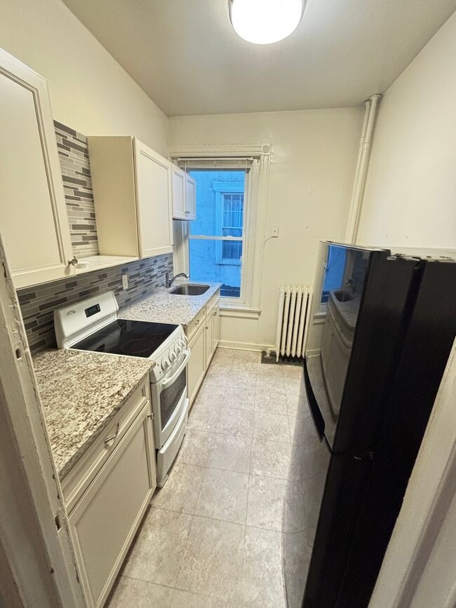 Building Photo - 316 W Broad St