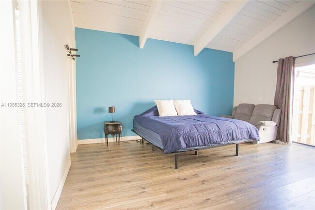 Building Photo - 523 Leslie Dr