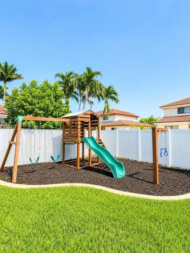 Building Photo - 15832 Stonetower St