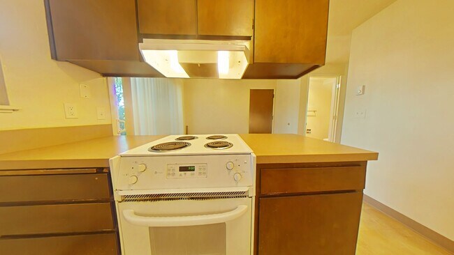 Building Photo - 2 Bedroom Duplex ~ Close to 9th Street ~ S...