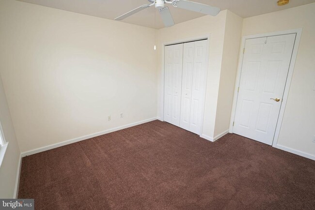 Building Photo - 420 Parkview Ct