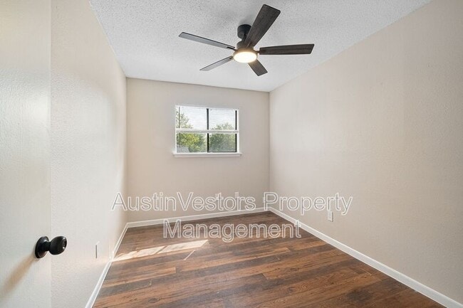 Building Photo - 200 Concho St