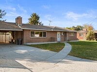 Building Photo - Beautiful home for rent!