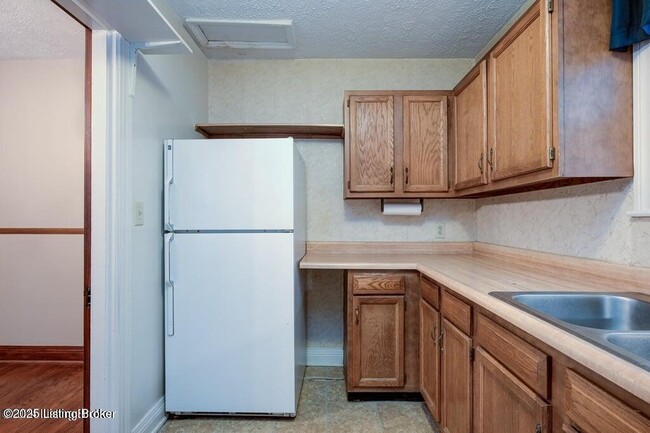 Building Photo - 210 Browns Ln