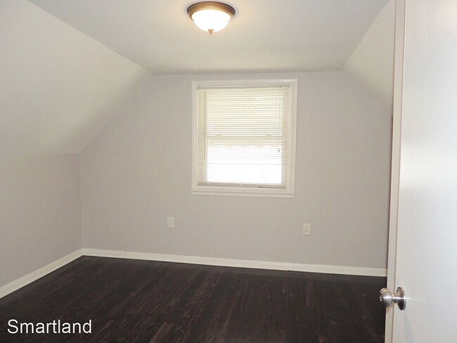 Building Photo - 4 br, 1 bath House - 324 E. 222nd St
