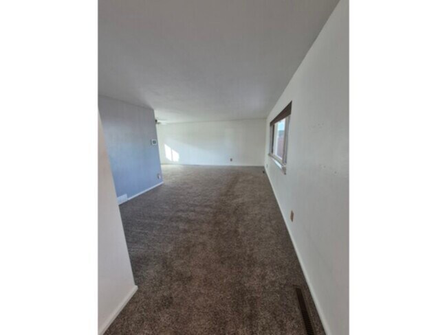 Building Photo - Single Family Home