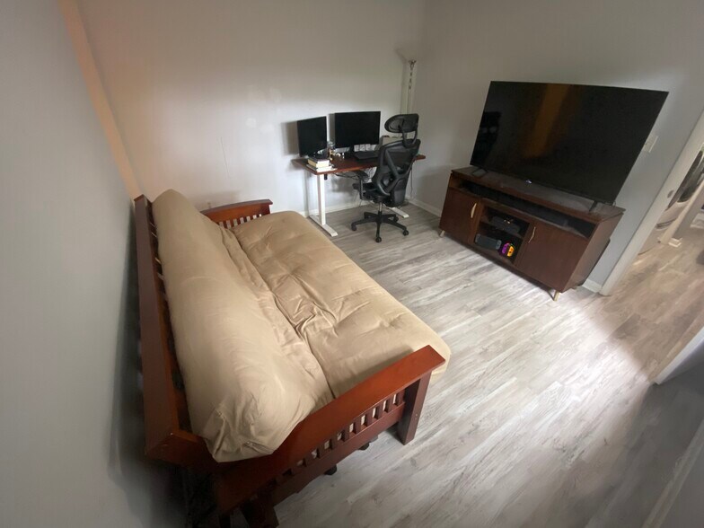 Building Photo - 1286 Clifden Grn