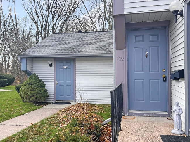 Building Photo - 109 Candlewood Dr