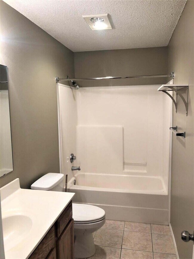 Building Photo - Charming 3/2 in Southwest Lubbock!