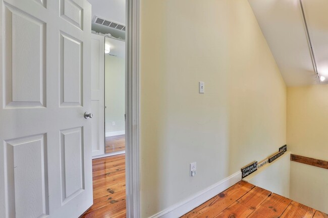 Building Photo - 64A Holiday Ln