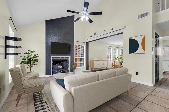 Building Photo - 15830 Pipers View Dr