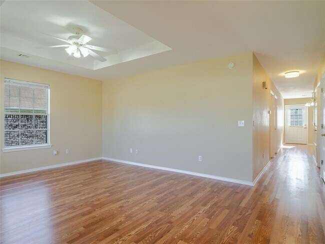 Building Photo - 12 Holly Dr