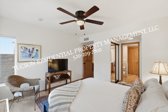 Building Photo - 2824 E Sierra Vista Rd