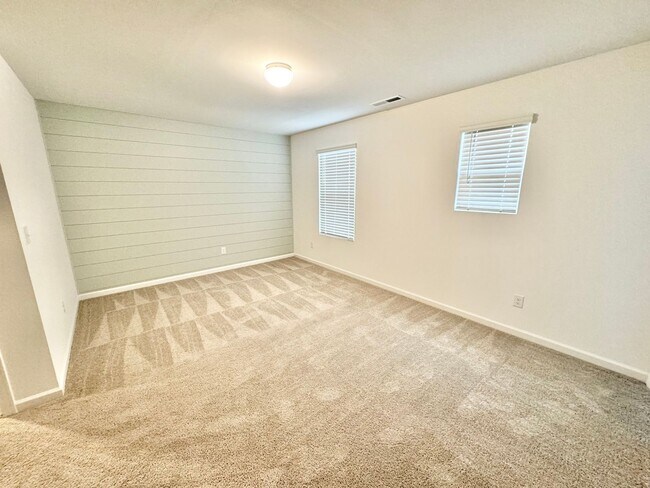 Building Photo - Beautiful 3 Bedroom Townhome minutes from I-85 - AVAILABLE NOW