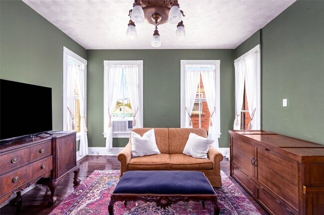 Building Photo - 1112 Broadway Avenue J