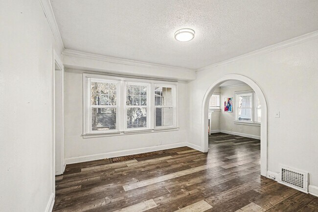 Building Photo - Beautiful 2 Bedroom 1 Bathroom house in Kansas City!