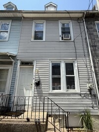 Building Photo - 138 Coral St