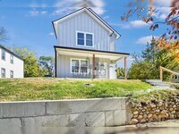 Building Photo - 2801 E Riverside Dr