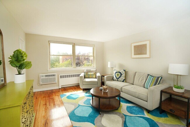 Living Room - Summit Court
