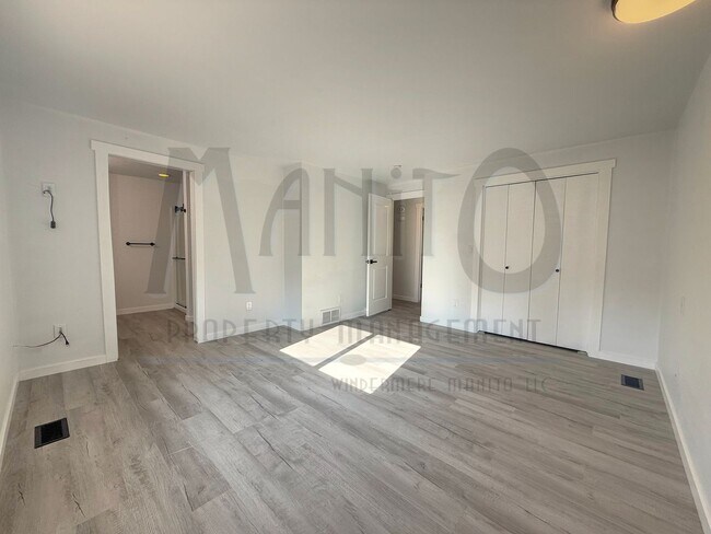 Building Photo - Spacious Nine Mile Home On Acreage