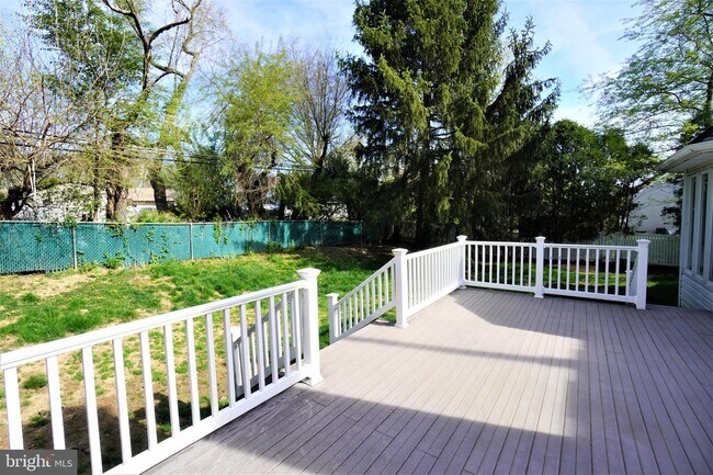 Building Photo - 104 Hidden Creek Dr