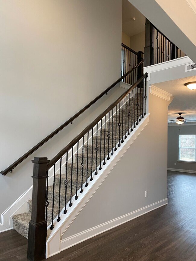 Building Photo - Spacious 5-Bedroom Home with Open Foyer - Move-In Ready! **Close to Fort Gordon, Hospitals, and I...