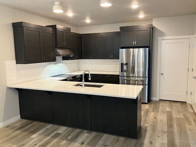 Building Photo - Large Three Bedroom Home in Sustainable South Salem Community