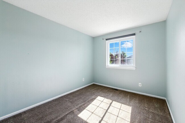 Building Photo - Beautiful, Well-Maintained 4 Bed/4 Bath Ho...