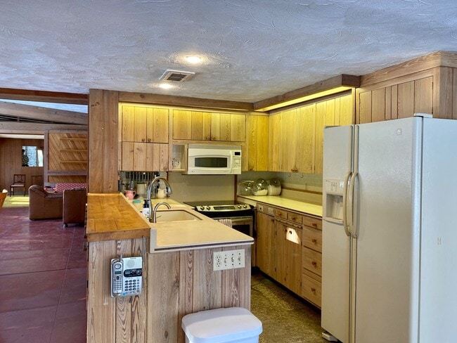 Building Photo - Historic Three Bedroom Home Available