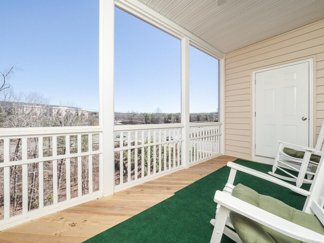 Building Photo - Gorgeous Luxury 3 Bedroom 2.5 Bath Townhom...