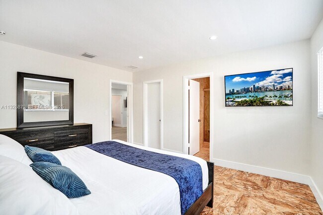 Building Photo - 1018 Adams St