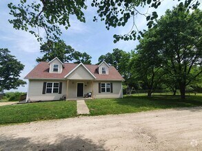 Building Photo - Country Home